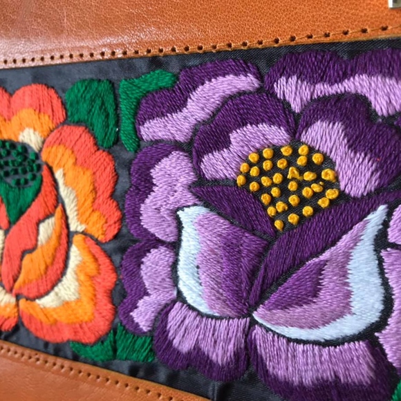 BRAND NEW Beautiful Leather Handbag !! - Picture 3 of 5